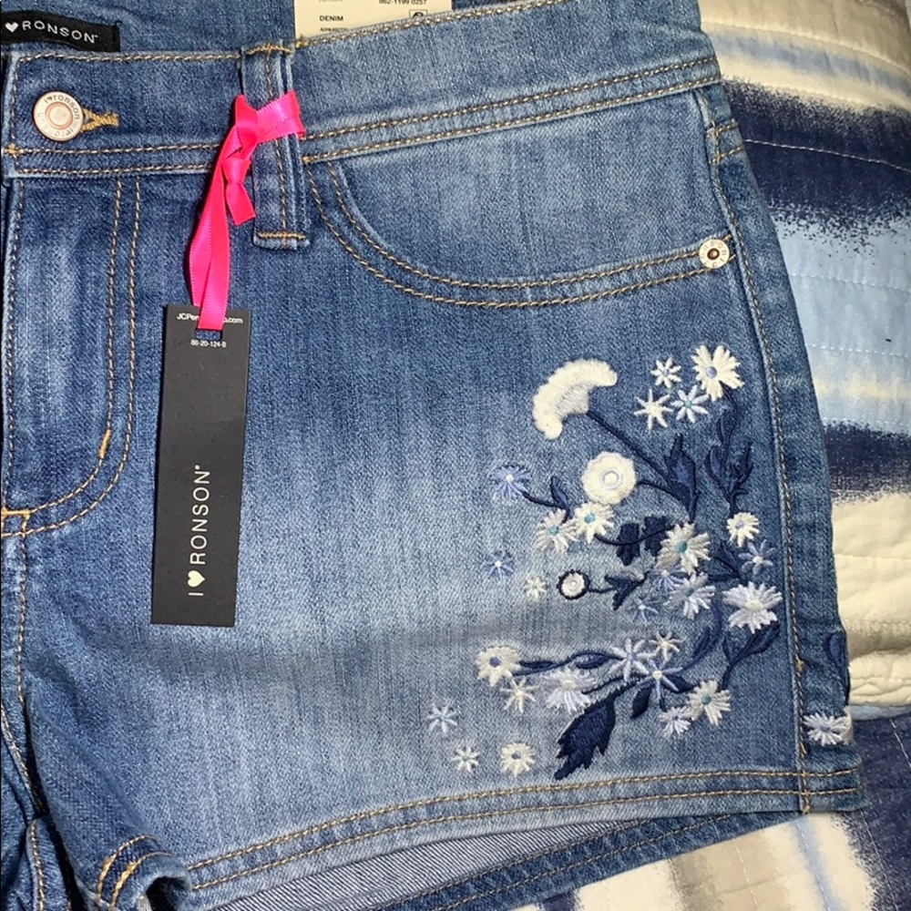 I ❤️Ronson Shorts - Picture 2 of 7